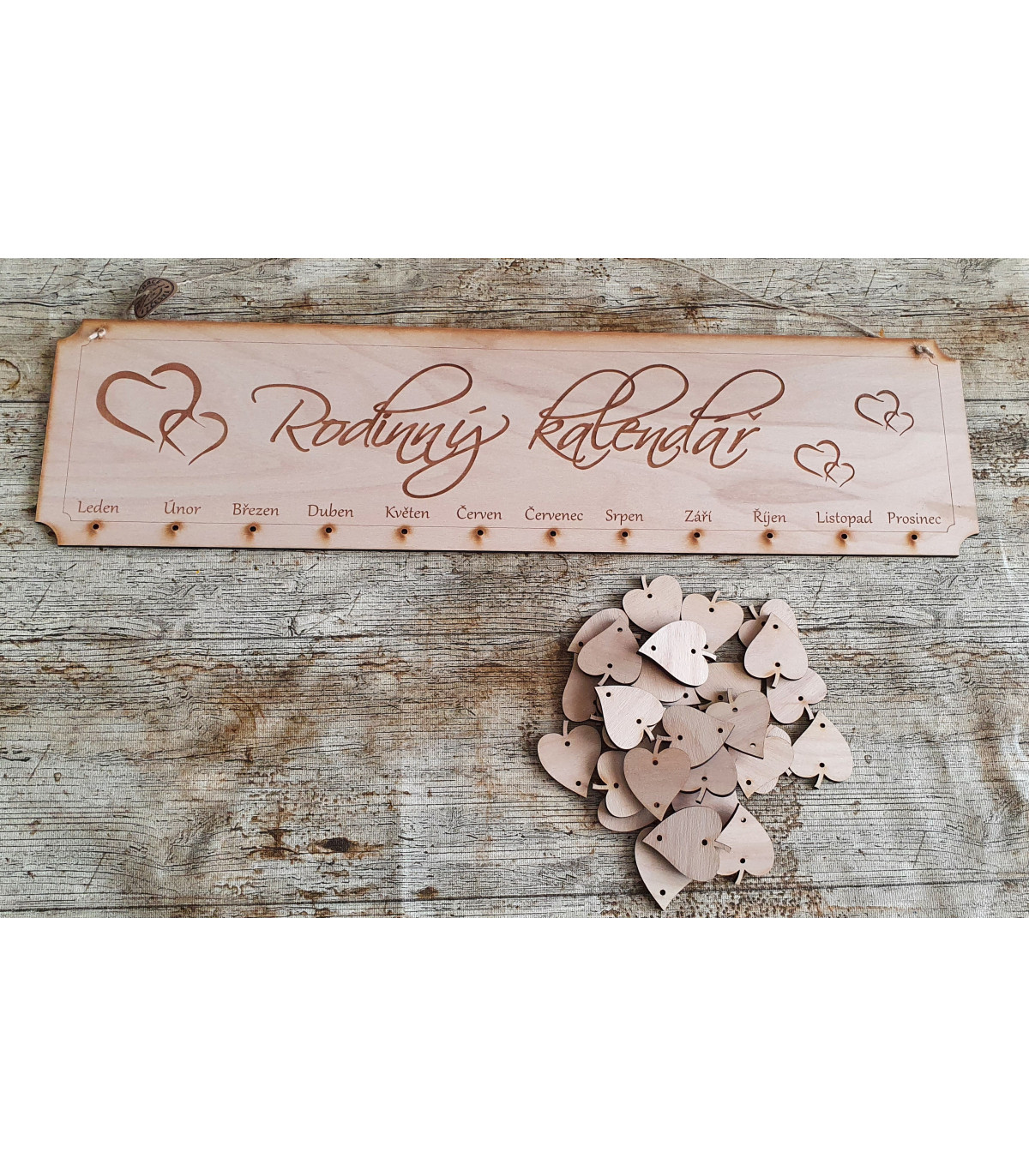 Dřevěný rodinný kalendář