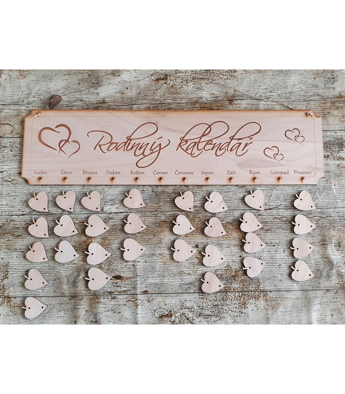 Dřevěný rodinný kalendář
