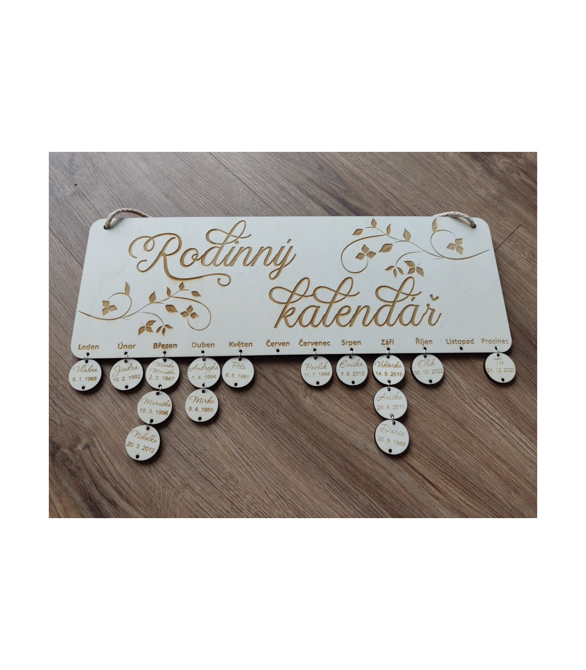 Dřevěný rodinný kalendář