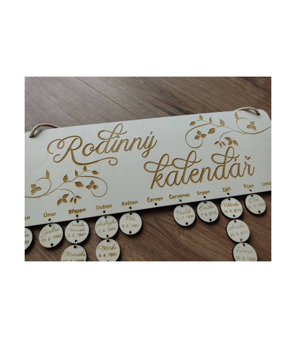 Dřevěný rodinný kalendář